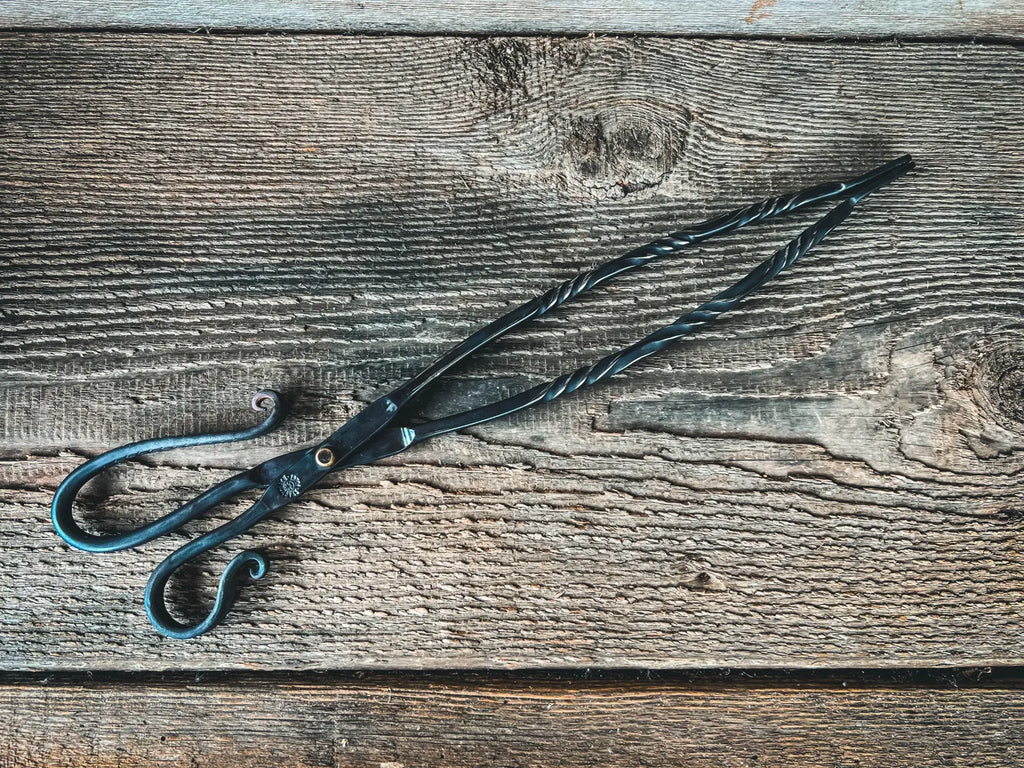 The Long Grilling Tongs